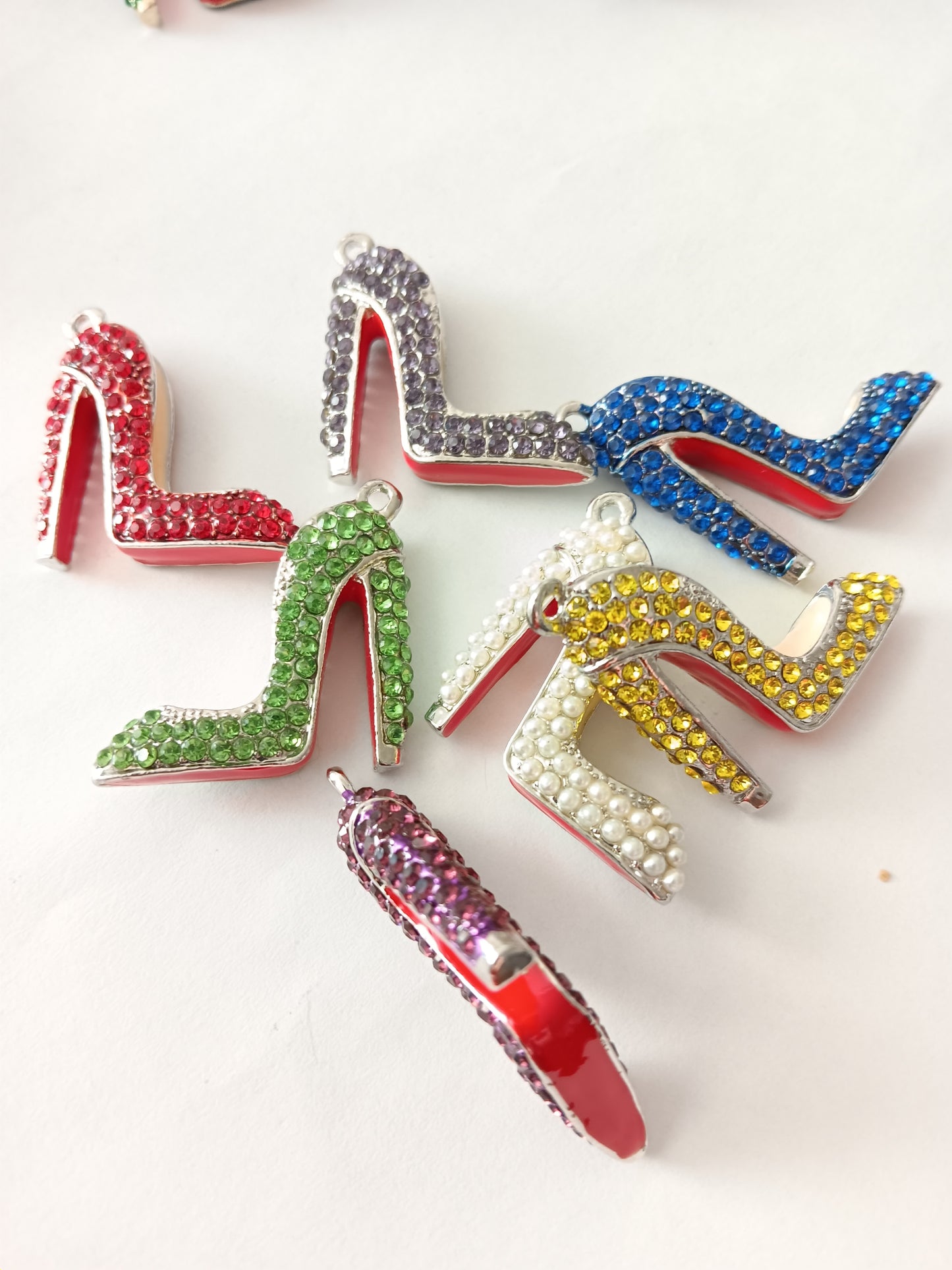 Breloques Crystal Couture Charms™ à talon aiguille à fond rouge, inaltérables, ne se décolorent pas